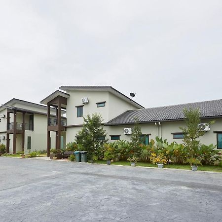 D' Qamar Guesthouse Kuantan Exterior photo