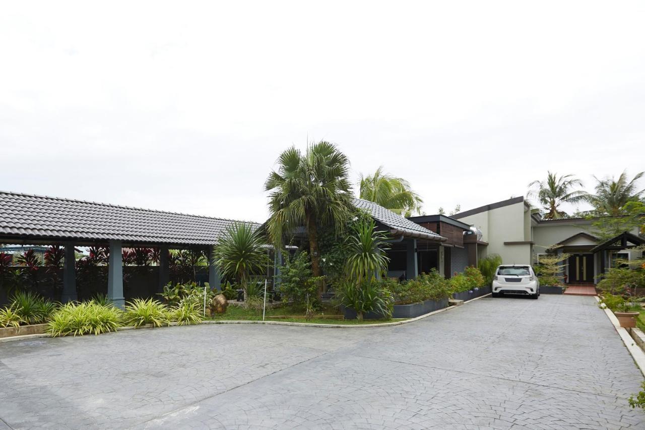 D' Qamar Guesthouse Kuantan Exterior photo