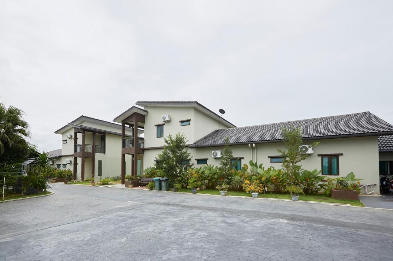 D' Qamar Guesthouse Kuantan Exterior photo